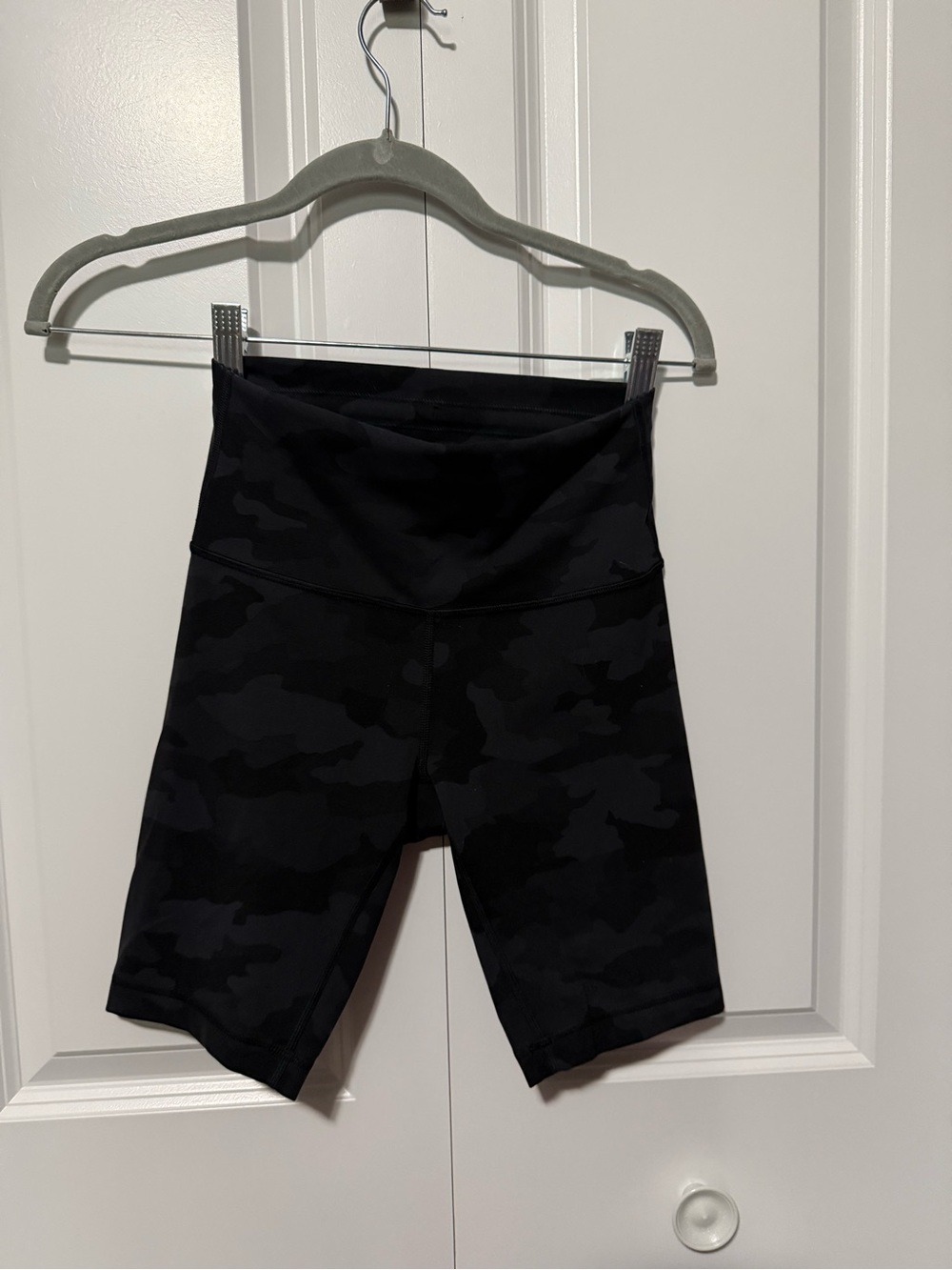 lululemon athletica - Camo High-Rise Bike Shorts - size 4